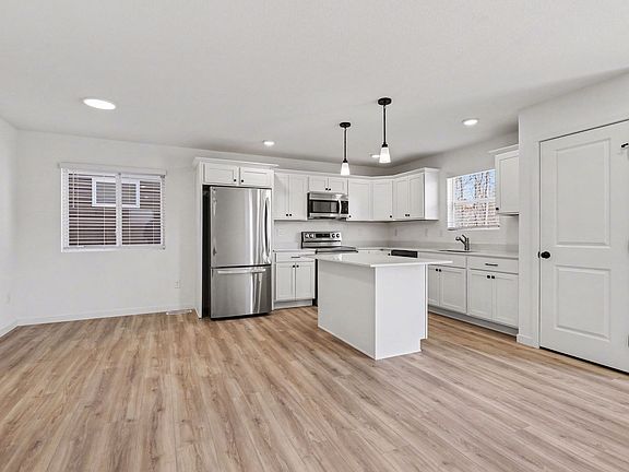 3rd image of 1639 Reagan Dr