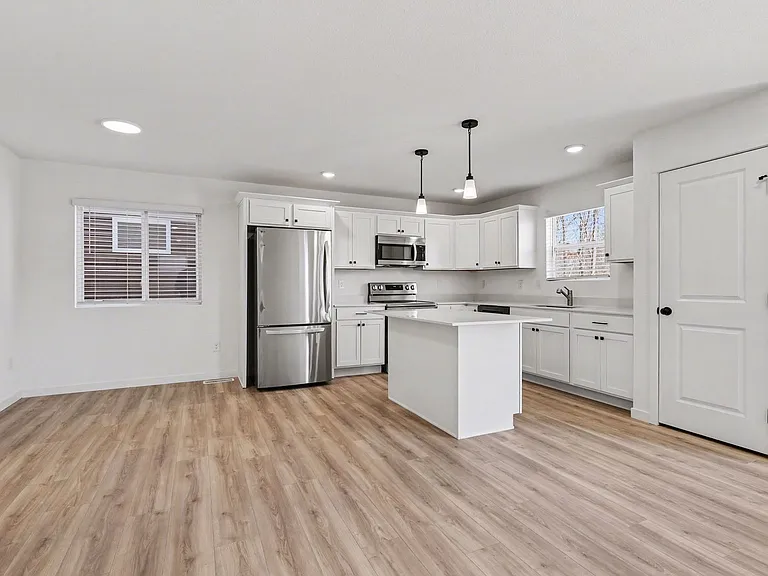 1639 Reagan Dr — Photo 3