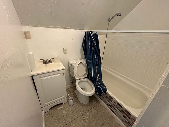 5th image of 1487 Genesee Rd #3