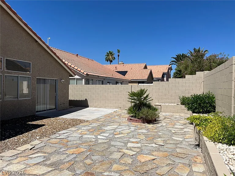 1316 Royal Creek Ct — Photo 26