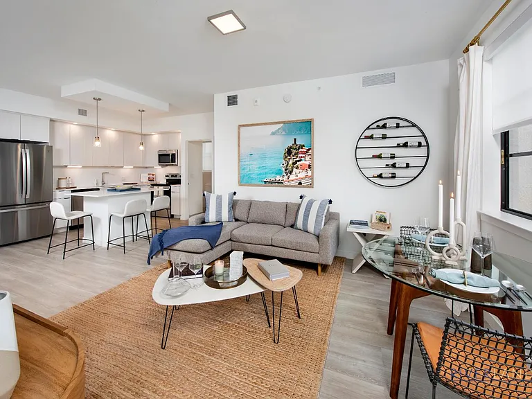 Riverland Apartments — Photo 3