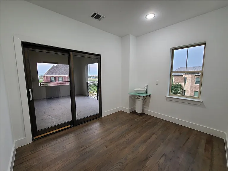 2812 Almanzor Ave — Photo 17