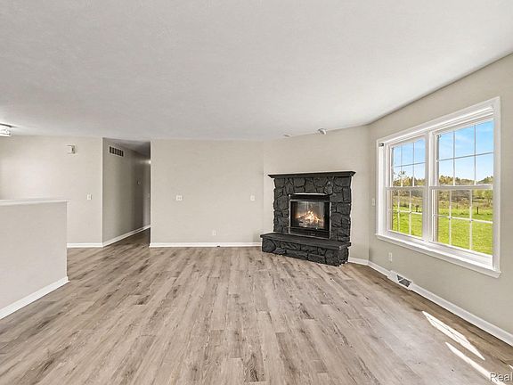 3rd image of 6855 W Howe Rd