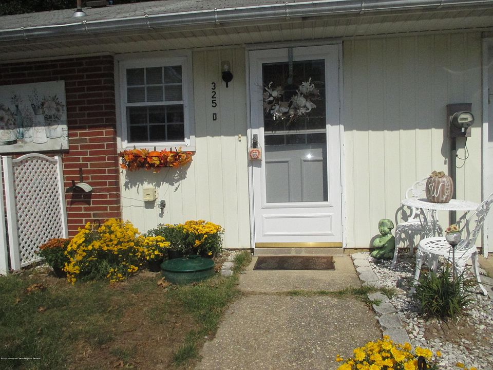1st image of 325D Coventry Ct #1004