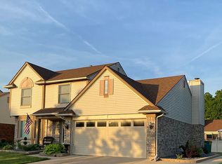 22413 Knollwood Dr, Brownstown, MI 48134