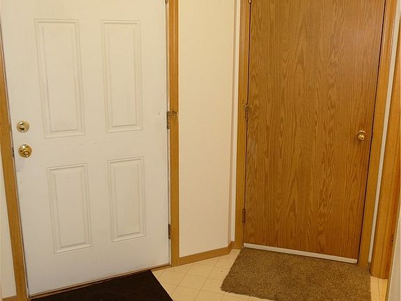 4th image of 642 Malibu Dr SE