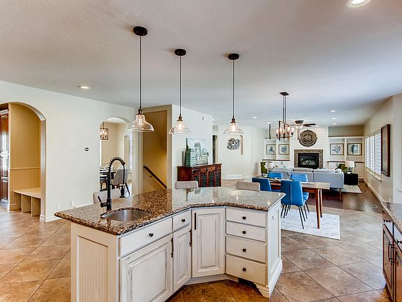 3rd image of 1282 W Alta Creek Cir