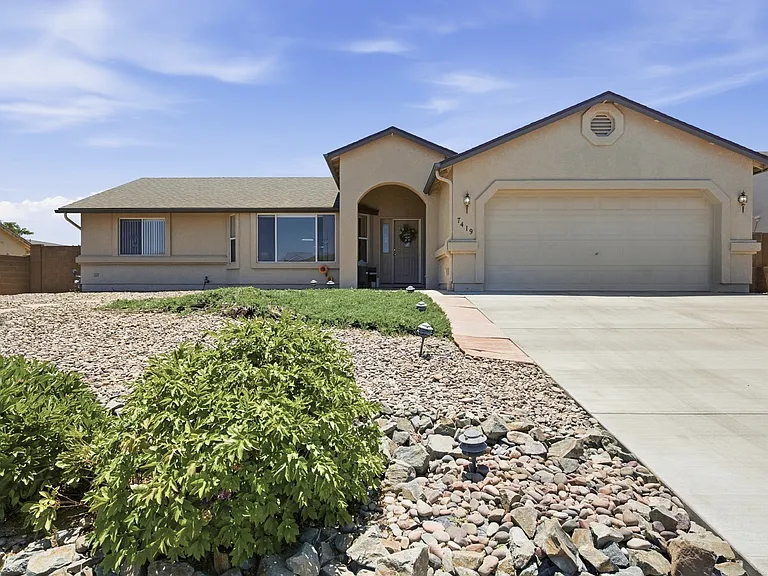 7419 E Mingus Trl — Photo 1