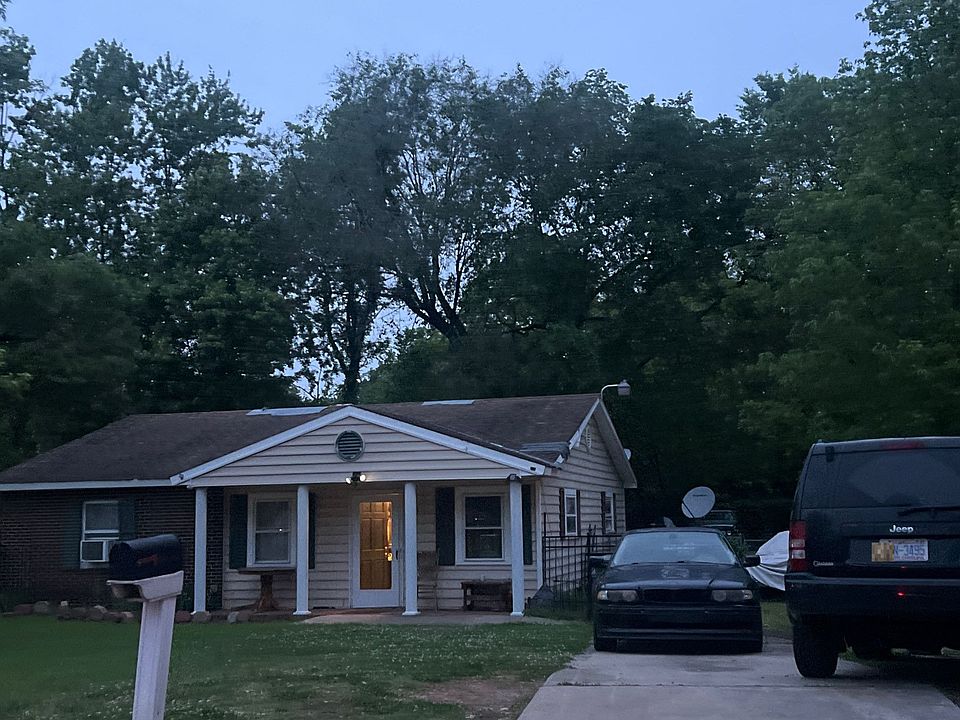 2nd image of 404 Tipperary Dr
