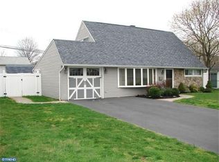 20 Kernel Ln, Levittown, PA 19055