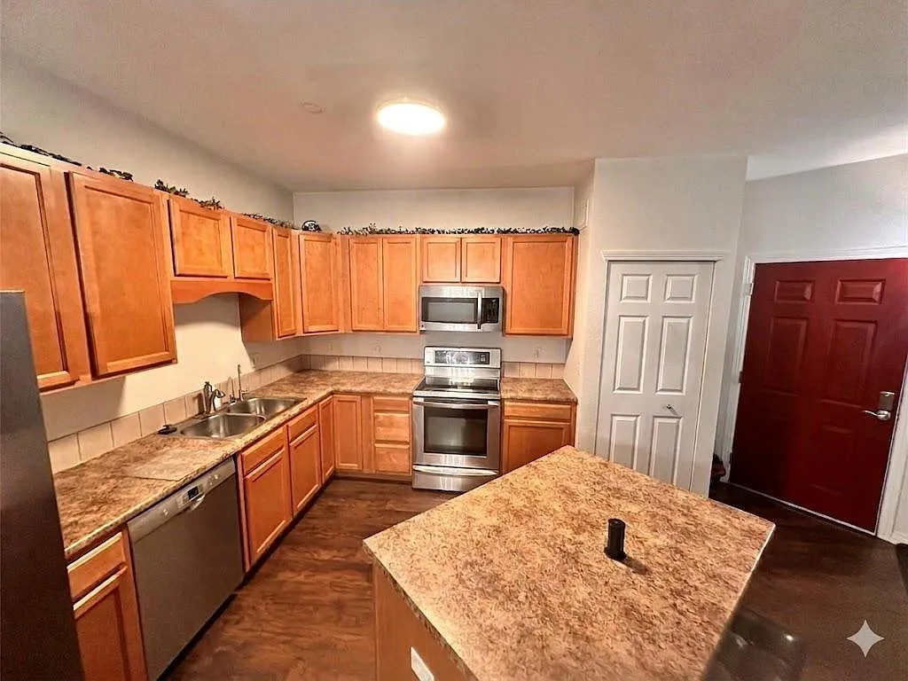 Building Photo - 7292 S Blackhawk St #2105