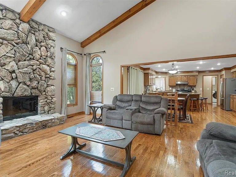 47105 Liberty Bell Rd E — Photo 19