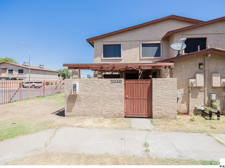 5040 N 40th Ave — Photo 2