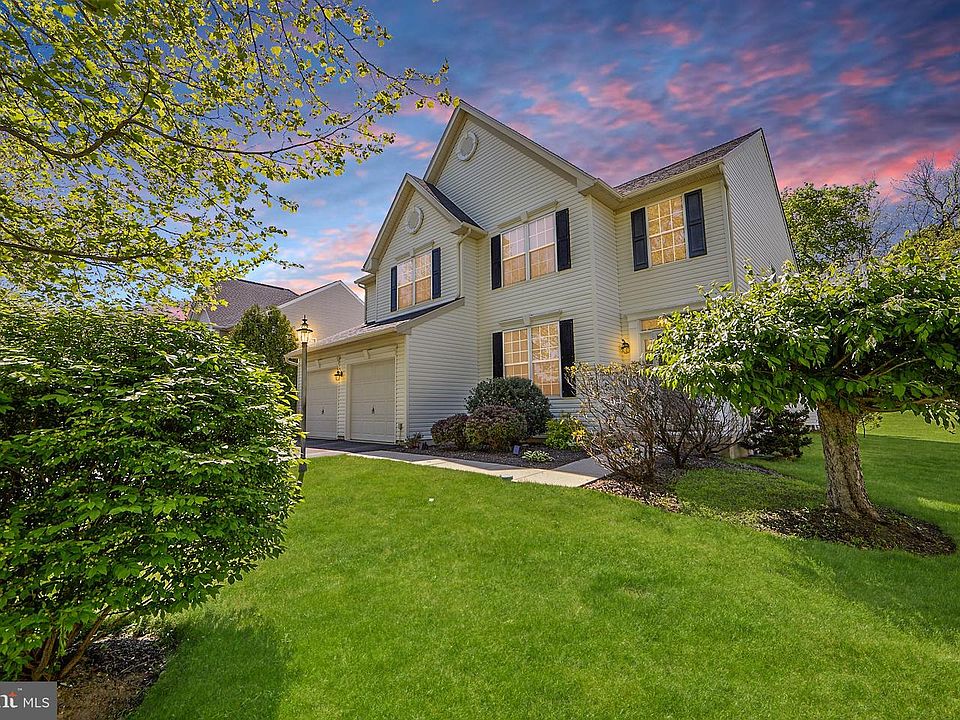 1st image of 305 McFarland Dr