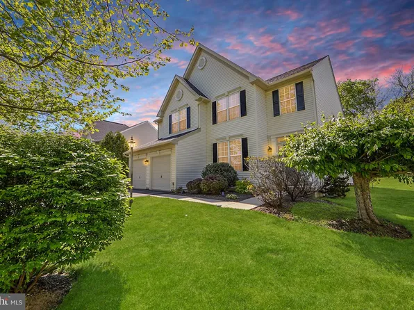 305 McFarland Dr, Downingtown, PA 19335