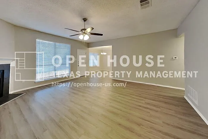 3 bed, 2.0 bath, 2146 sqft, $2,340 — Photo 4