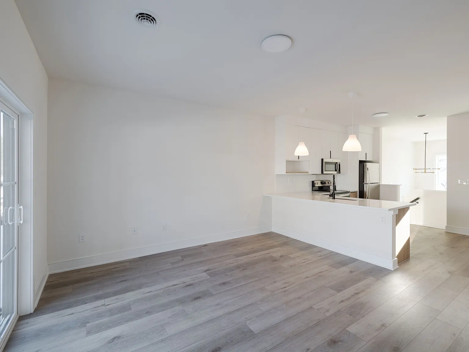 2 bed, 1100 sqft, $2,150 — Photo 3