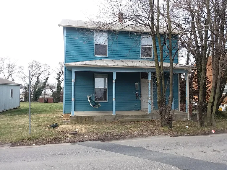 143 W Rock St — Photo 2