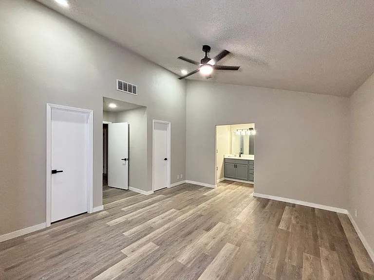 5202 Metcalf — Photo 15