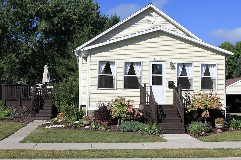 1005 Ridge St, WI 54143 Zillow