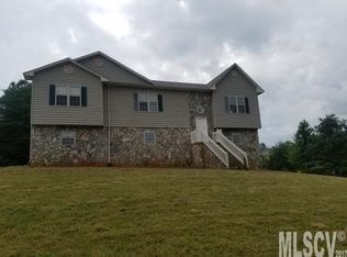 5736 Selkirk Dr, Hickory, NC 28601