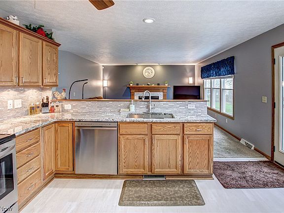 3rd image of 4411 Great Smokey Cir