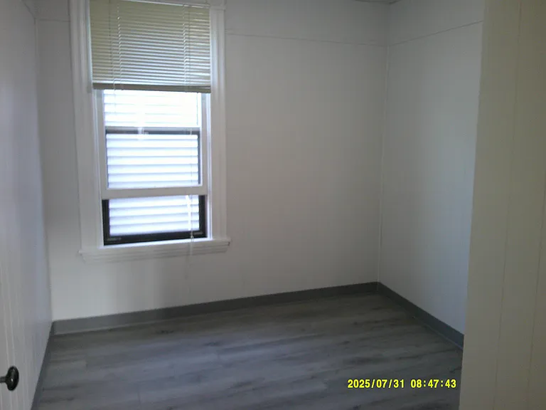233 W Bluff St #B — Photo 3