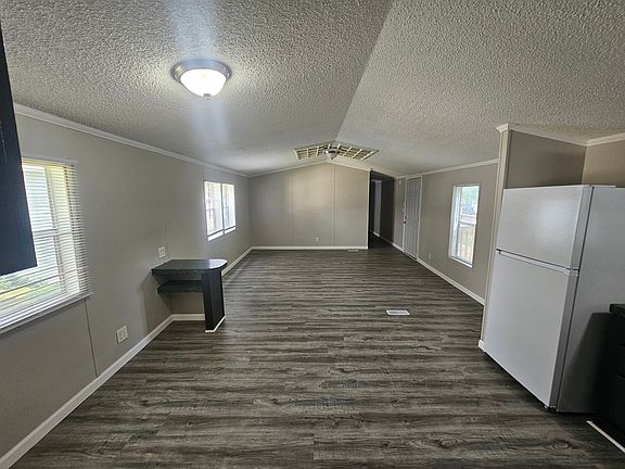 4th image of 1682 Southwood St