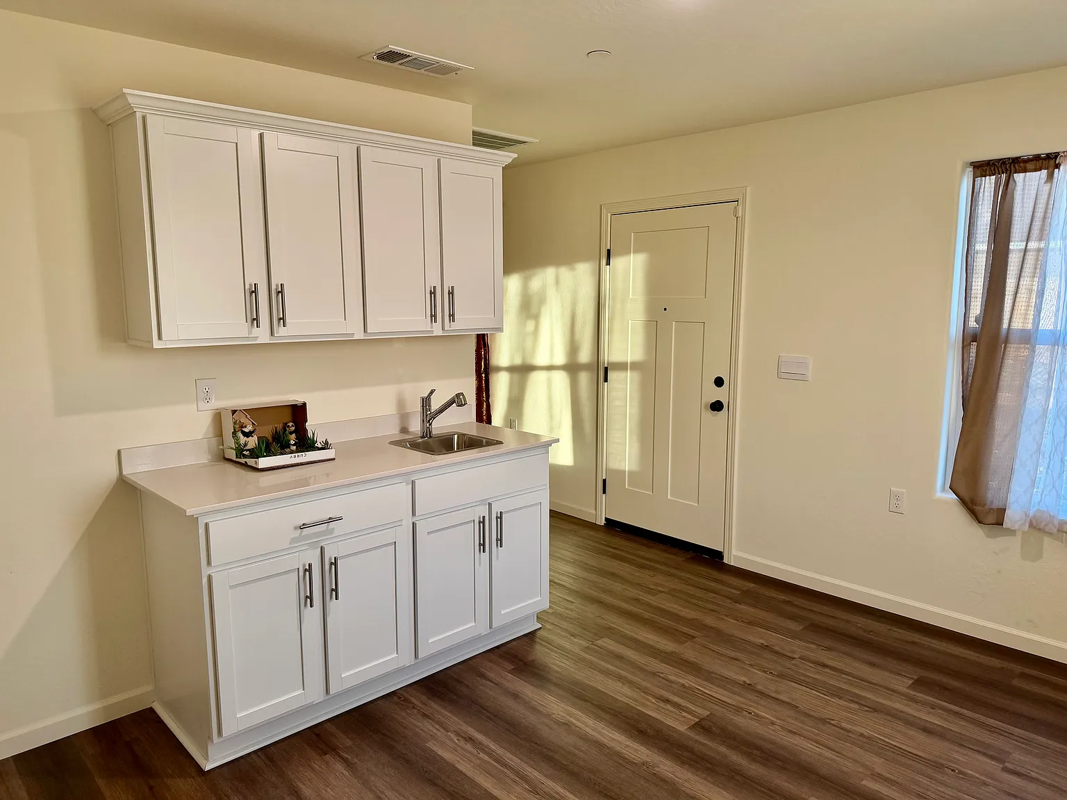1 bed, 750 sqft, $1,200 — Photo 4