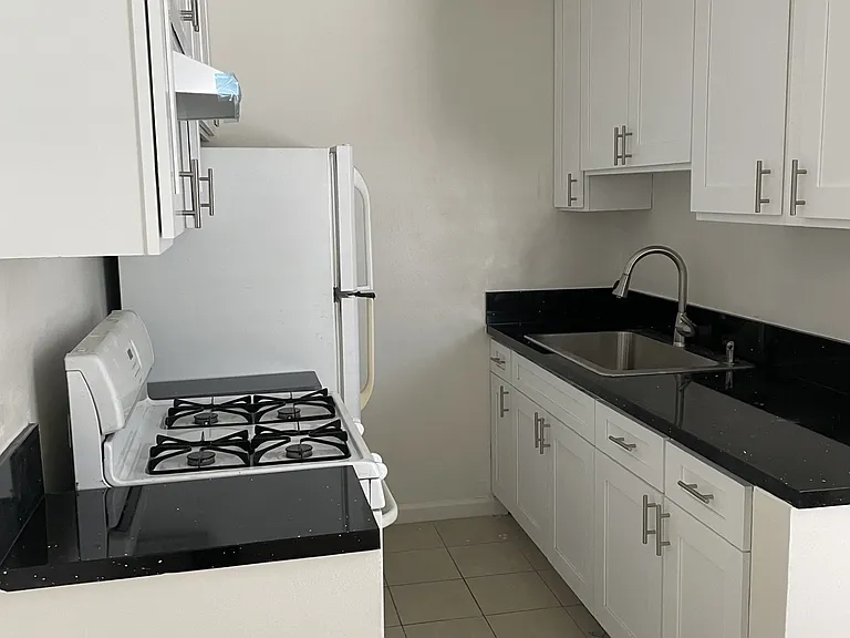 1212 N Westmoreland Ave — Photo 10