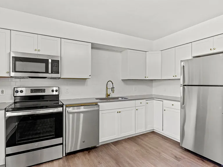 Meadows of Geneseo - Student Housing — Photo 9