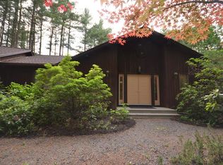 10 Wildflower Dr, Amherst, MA 01002