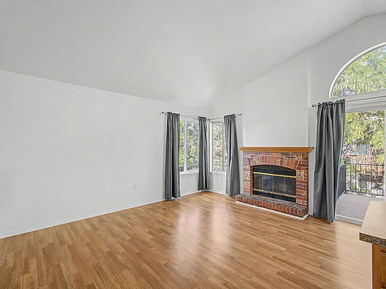3731 Shefield Dr — Photo 2