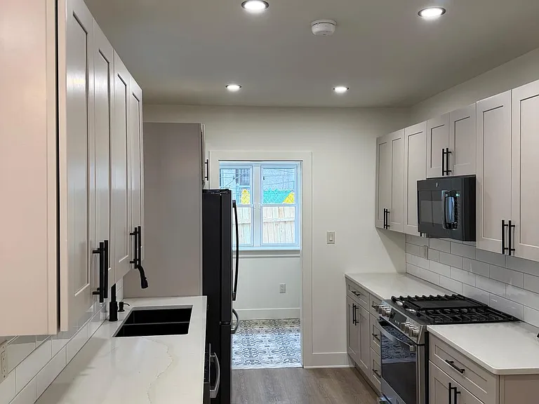 1329 N Dover St — Photo 7