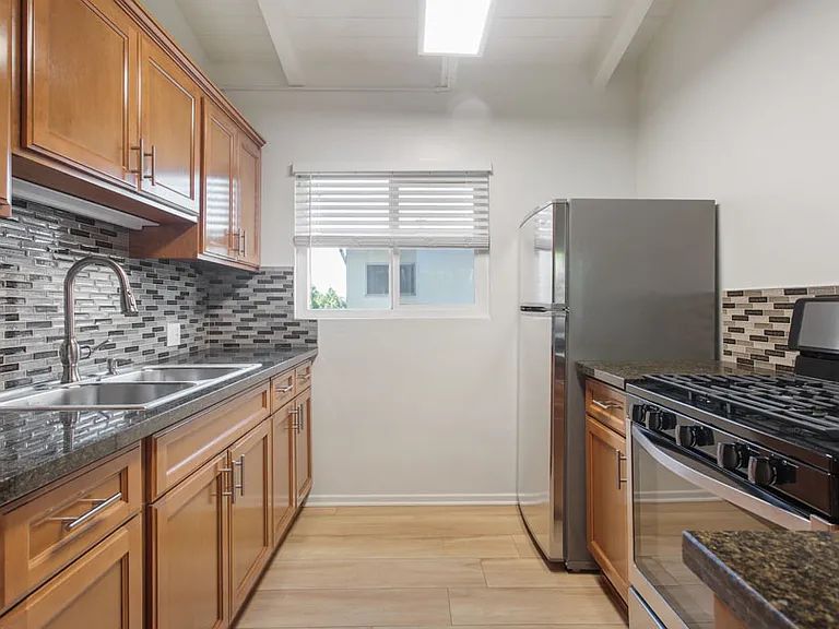 974 Haverford Ave #19 — Photo 2