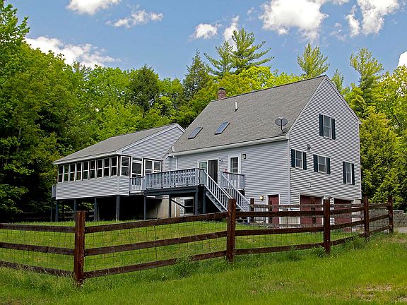 2nd image of 1005 Salmon Falls Rd