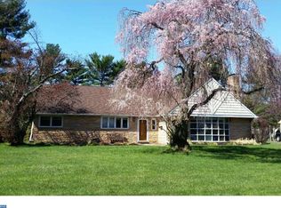 8 Greenvale Rd, Moorestown, NJ 08057