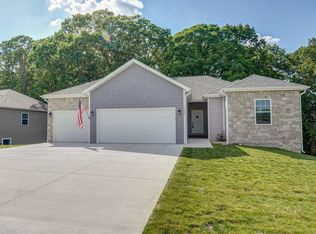 140 Three Pines Cir, Reeds Spring, MO 65737