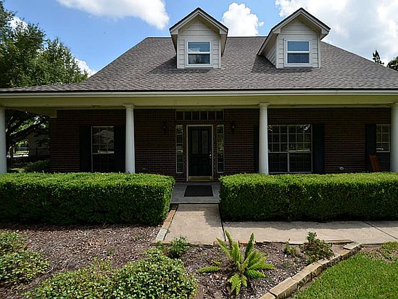 3rd image of 2913 S Saddlebrook Ln