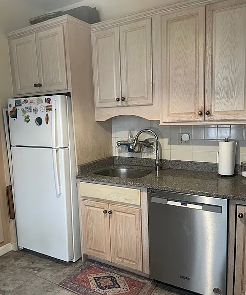 155 Strathmore Rd #3 — Photo 8