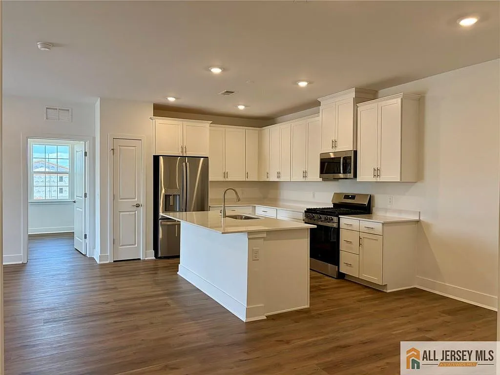 2 bed, 2.0 bath, 1182 sqft, $2,700 — Photo 1