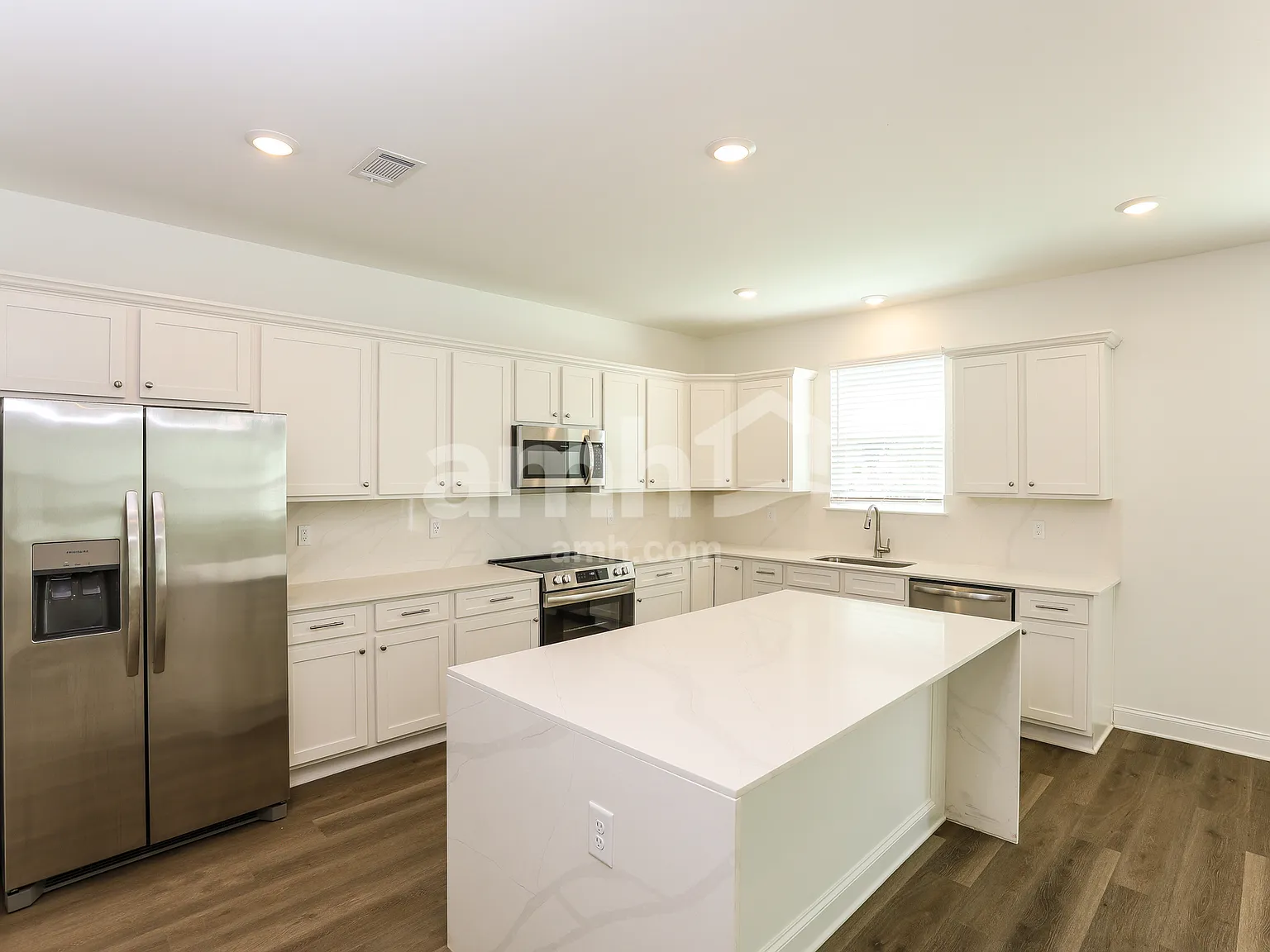 4 bed, 2.5 bath, 2481 sqft, $2,640 — Photo 4