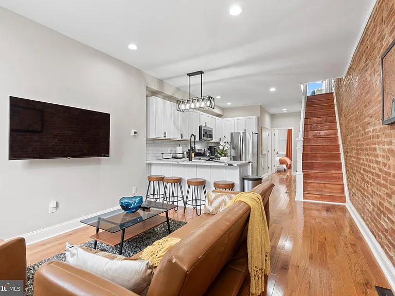 2235 E Chase St — Photo 3