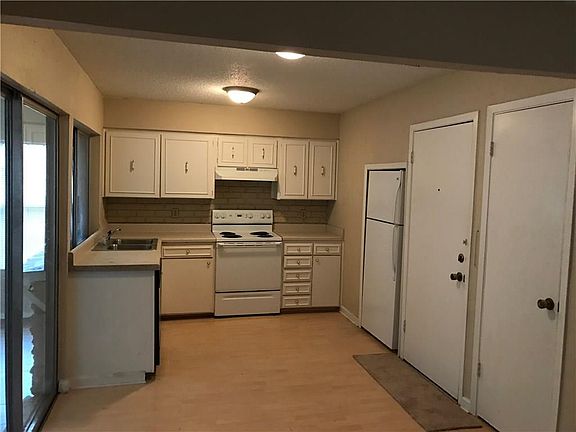 4th image of 3504 Timberline Dr