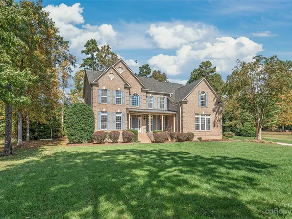 8635 Carly Ln E, Charlotte, NC 28227