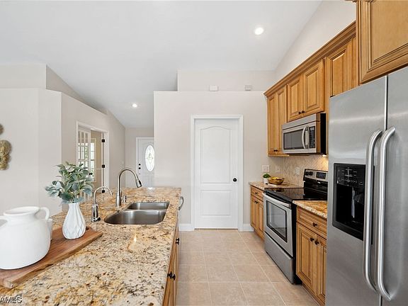 3rd image of 1016 NW 17th St