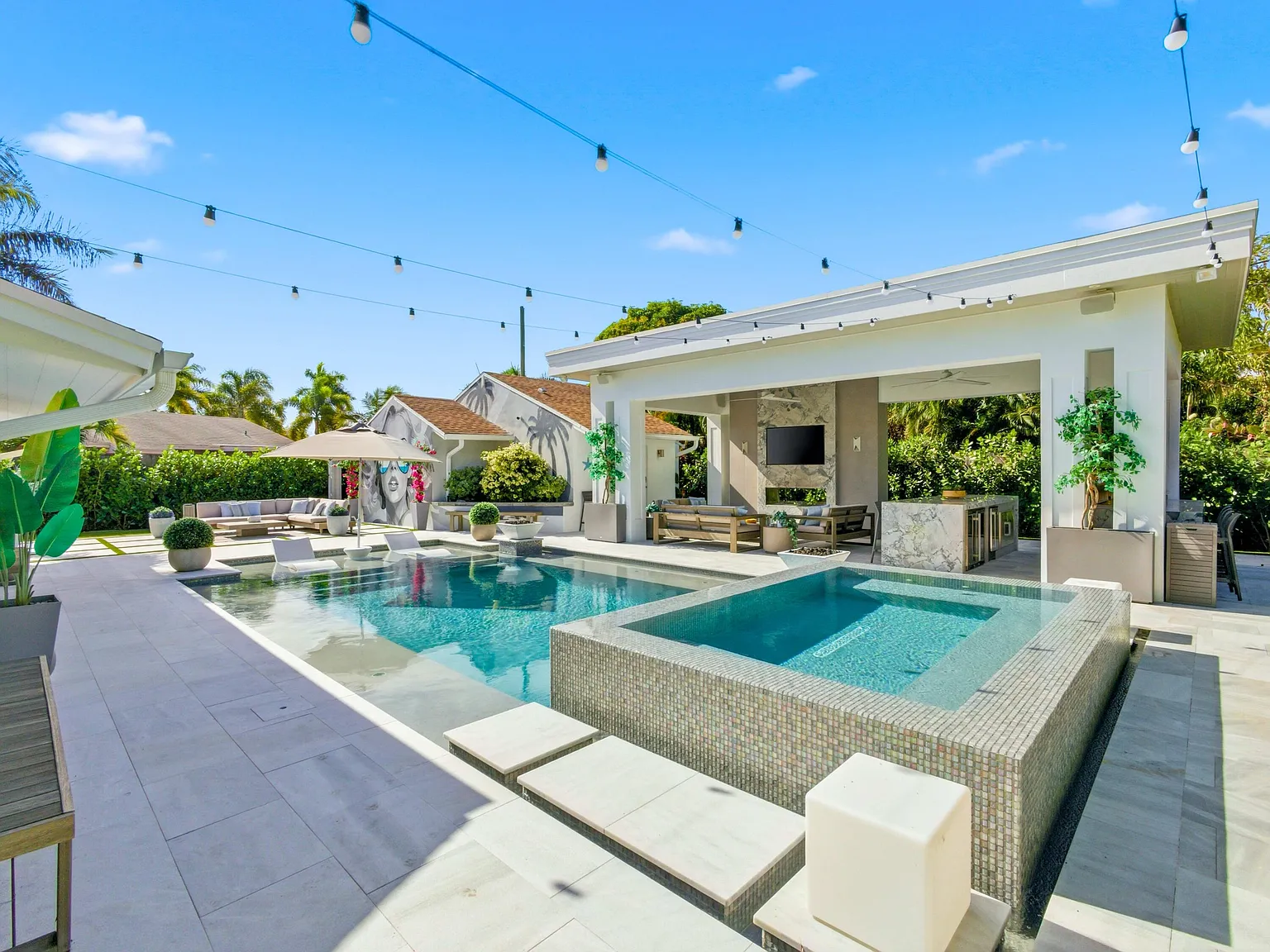 3 bed, 4.5 bath, 2300 sqft, $14,000 — Photo 2