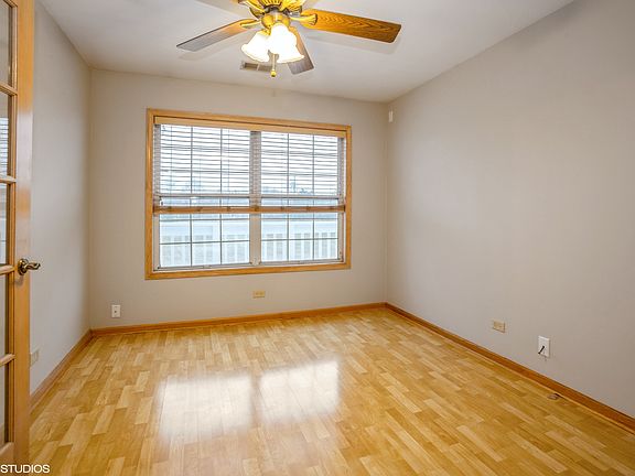 5th image of 217 Westminster Ct Unit B