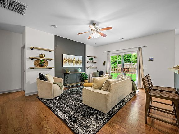 5th image of 228 Maywood Dr