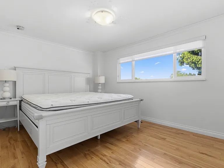 10851 Rosecroft Cres — Photo 16